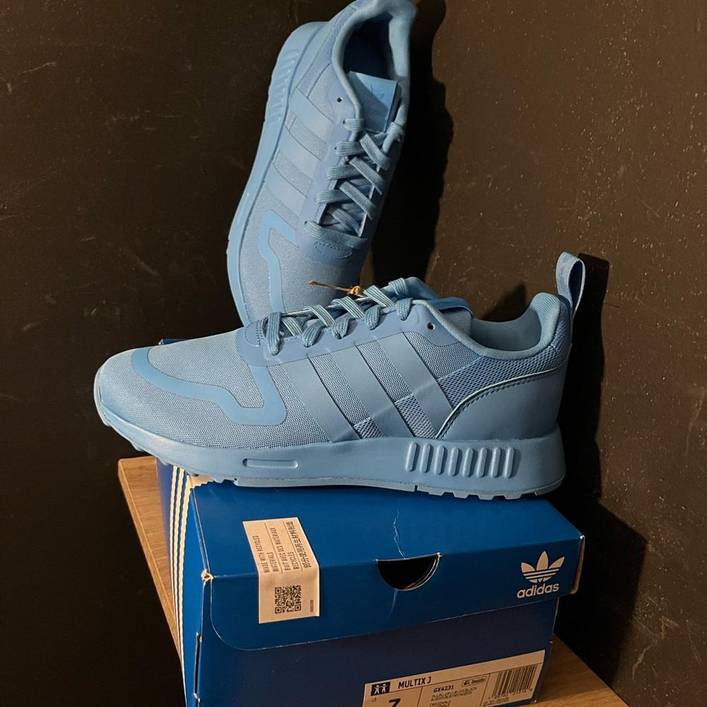 Adidas unisex Blue Sneakers